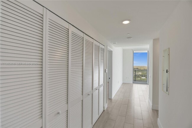 Photo - 2000 Metropica Wy Unit 2110