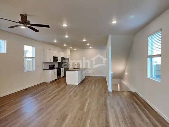 23492 E 3rd Pl