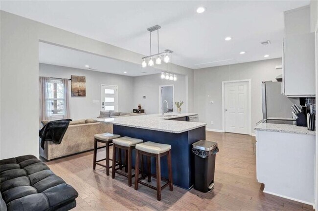 Photo - 124 Fairfield Pl NW