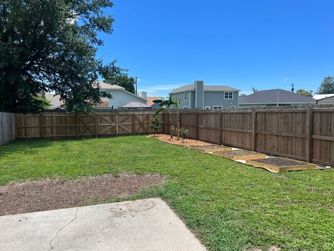 Photo - Beautifully Renovated 3B/2Bth Townhome