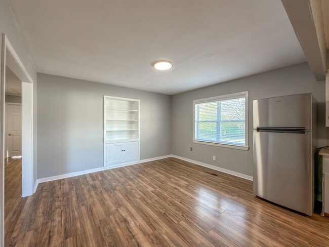 Photo - 419 N Main St