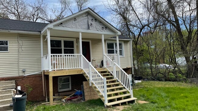 Photo - 13 Scott Ave Unit AptB