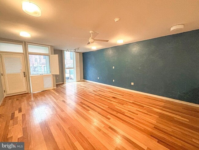 Building Photo - 149 W Laurel St