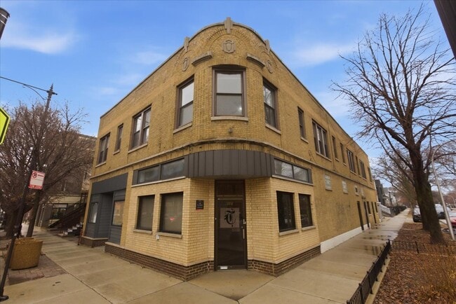 Building Photo - 2234 W Irving Park Rd Unit 1
