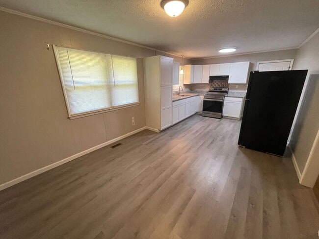 Photo - 3/1 Renovated House Available Now! Pet Friendly!