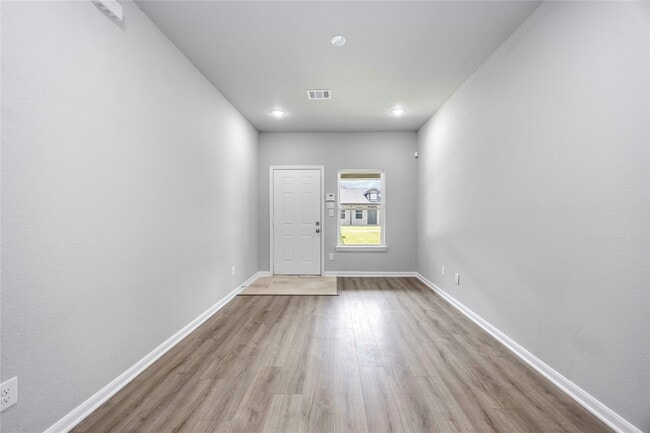 Photo - 8215 Lawler St