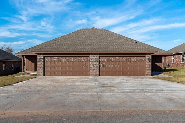 1308 E Cavanaugh St