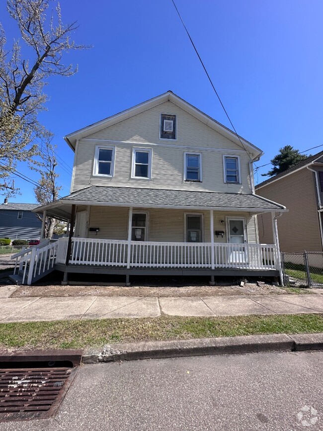 Building Photo - 607 Plymouth St Rental