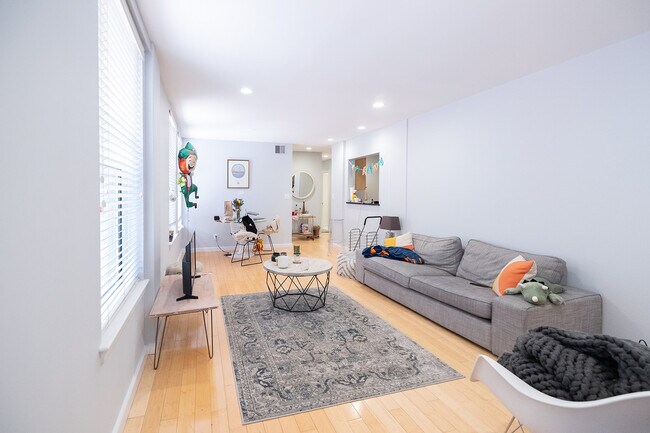 Photo - 1661 Washington St