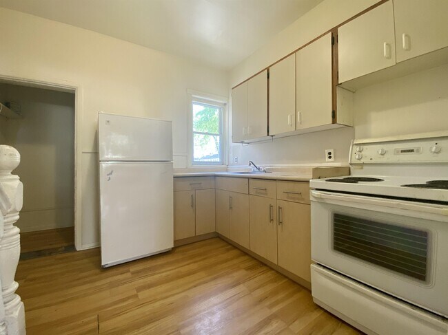 Photo - 475.5 Stella Ave