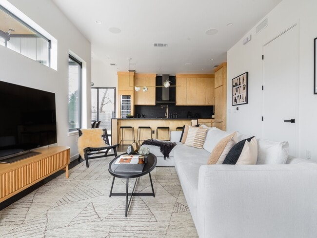 Photo - 1706 Brassie St