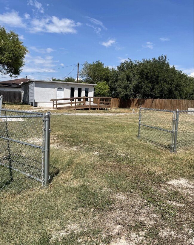 Photo - 730 N Dahlia St Casa