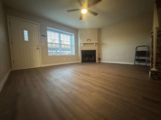Photo - 2 Bed / 2.5 Bath Townhome in Chandler Unit 2