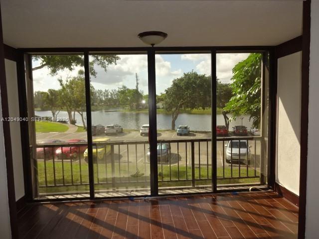 Building Photo - 3690 Inverrary Dr Unit 2Q