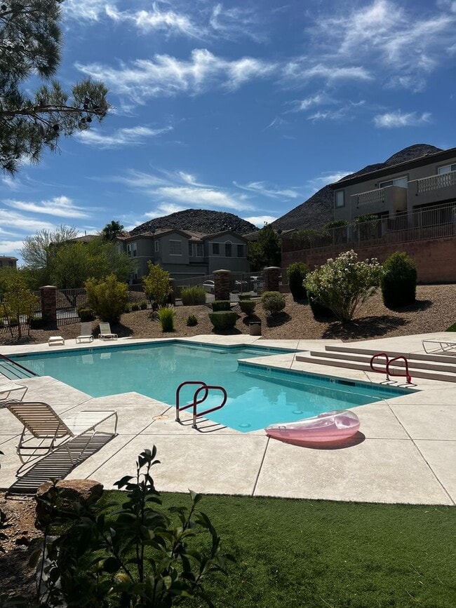 Photo - Beautiful Townhome in Gated Black Mountain Vistas (Henderson)