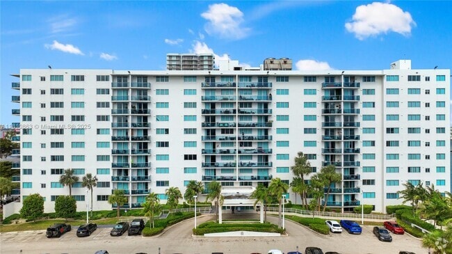 Building Photo - 7525 E Treasure Dr Unit 712 Rental