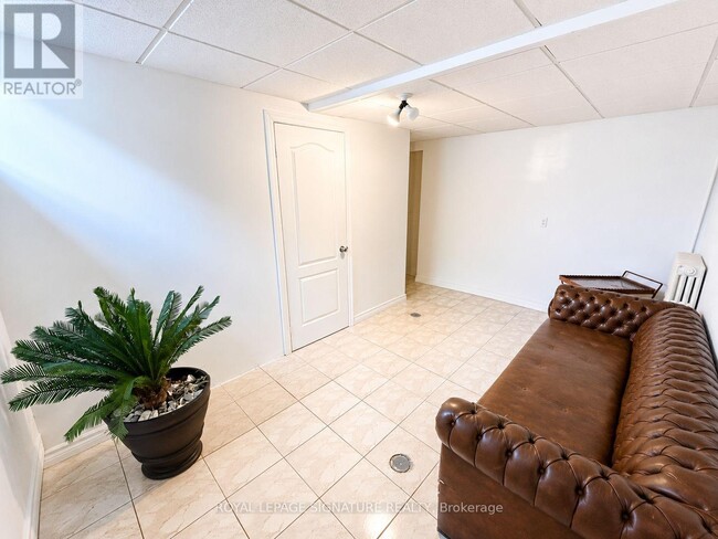 Photo - 20 Gallacher Ave