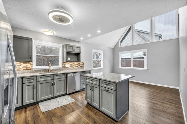 Photo - 2013 W 19th St