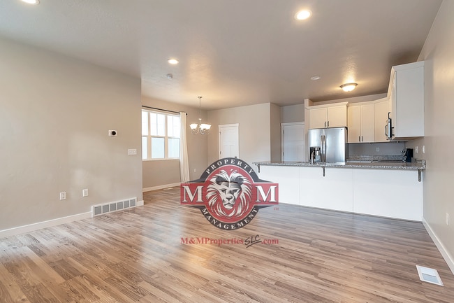 Photo - 3 Bed 2.5 Bath Townhome in Bluffdale