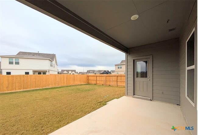 Photo - 1696 James St