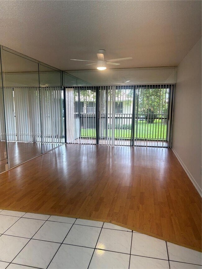 Photo - 5981 Washington St Unidad 215