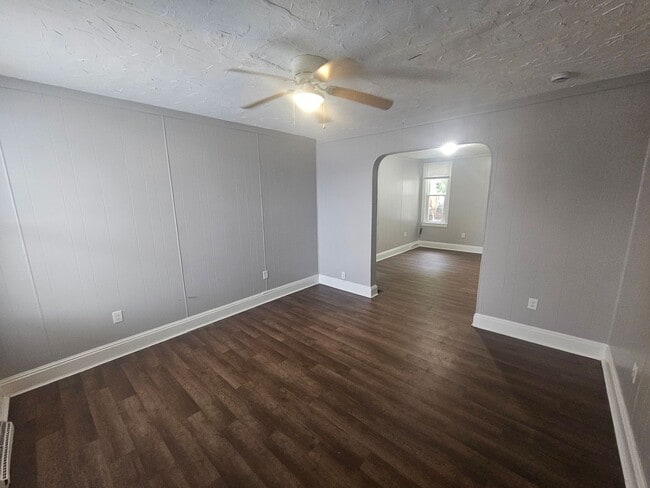 Photo - 826 Wallace St