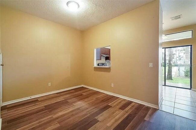 Photo - 6001 Scotchwood Glen