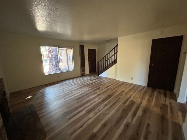 Photo - 2513 Ponderosa St Unidad #3