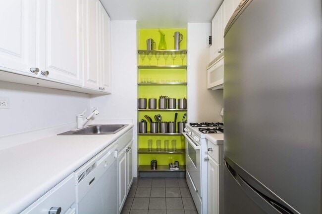 Photo - 310 E 46th St