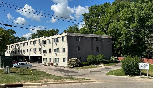 Spring Harbor Apartments - Spring Harbor Apartments