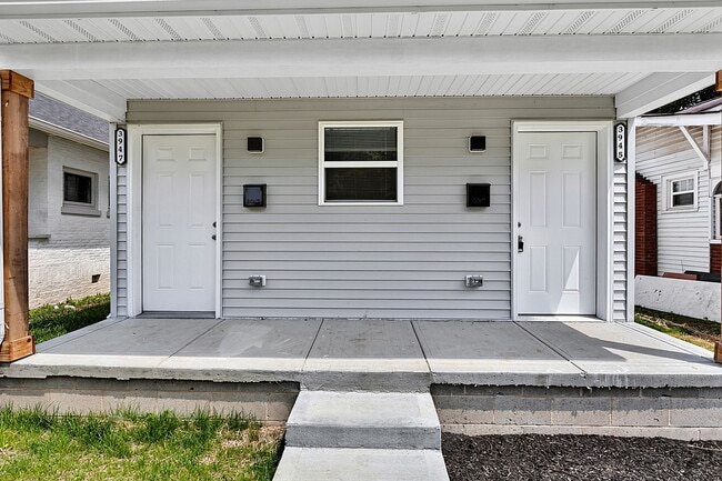 Photo - 3947 Rookwood Ave