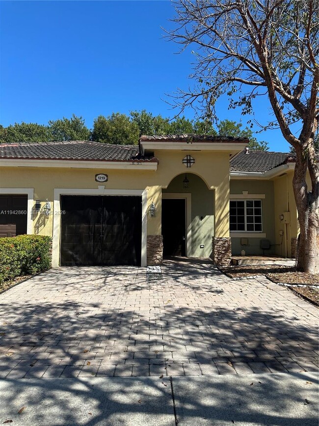 Building Photo - 1219 NE 32nd Terrace