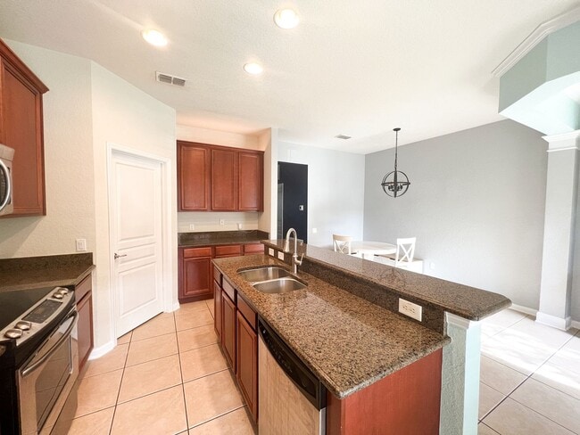 Photo - Stunning 3/2.5 Windermere Townhome