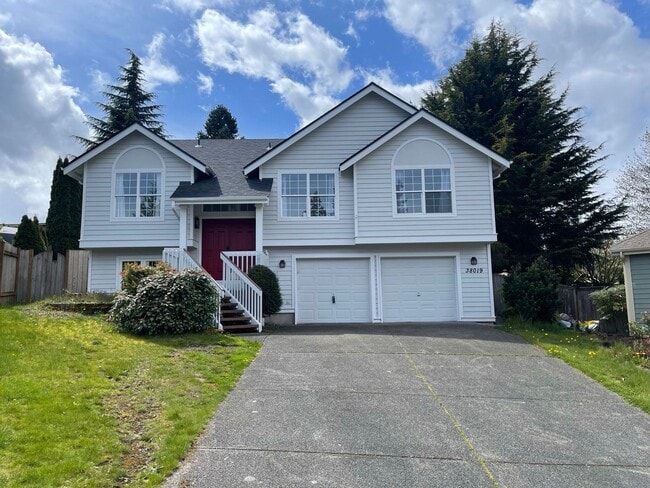Building Photo - Renovated Home in Peaceful Edgewood Suburb!