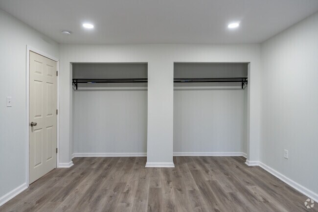 2BR, 1BA - 900SF - Bedroom - Dorchester Arms