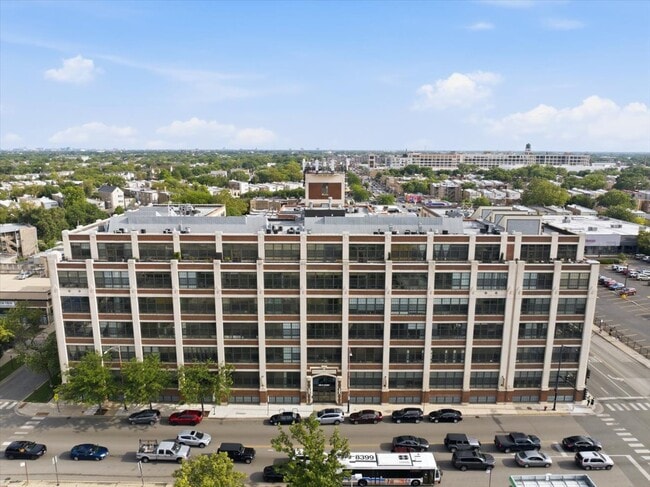 Building Photo - 3963 W Belmont Ave Unit 204