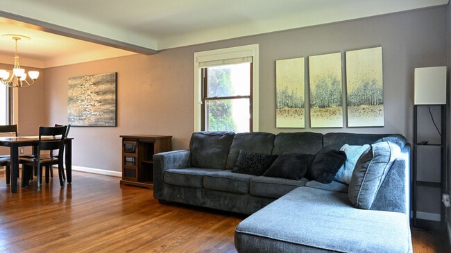 Photo - 2611 Oliver Rd