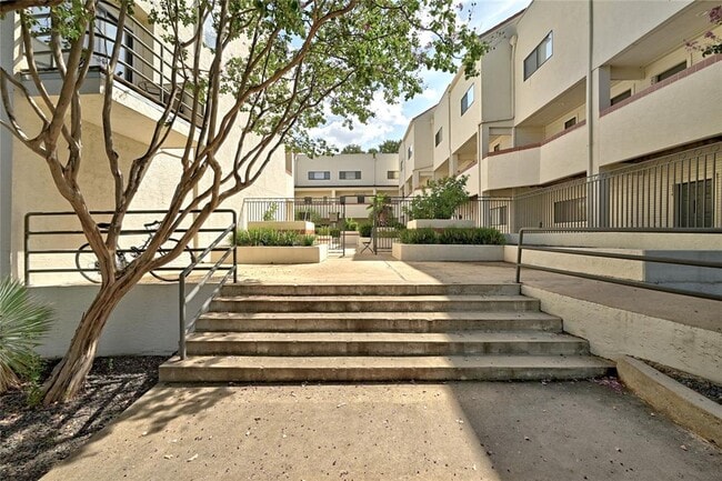Building Photo - 2605 Enfield Rd Unit 111 Rental