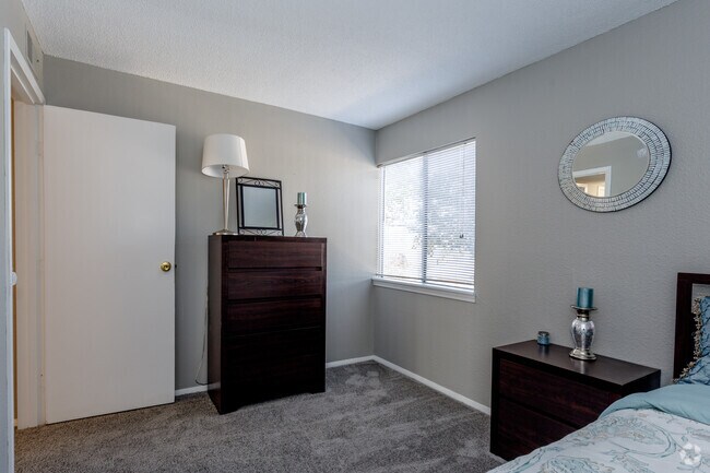 2BR, 1BA - Spruce