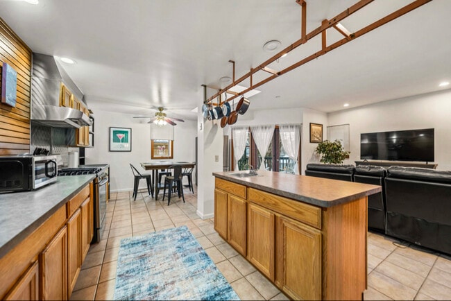 Photo - 383 Oxford St Unit 6