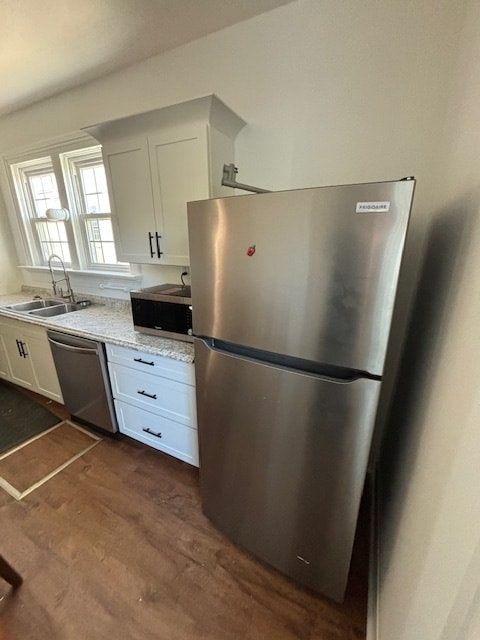 Photo - 235 College St