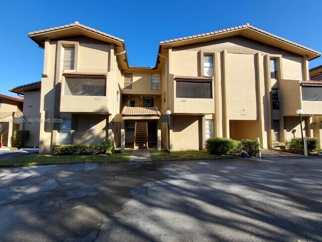 Building Photo - 11101 Royal Palm Blvd Unit 208