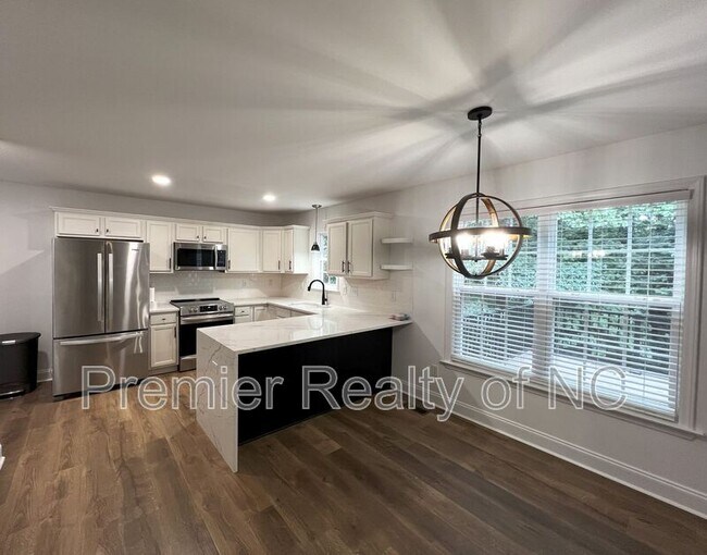 Photo - 6131 Hanes Way