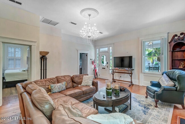 Photo - 68 Saragossa St