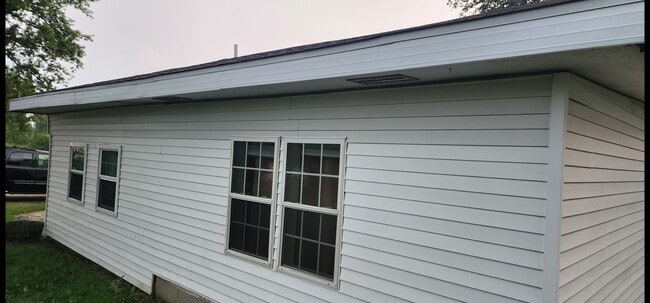 Photo - 905 N Somonauk Rd