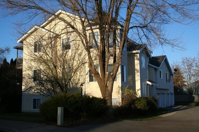 Photo - Cute remodeled unit!! A Must see!