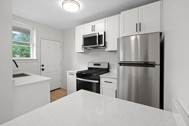 Photo - 3035 W Rosemont Ave Unidad 3 Rental