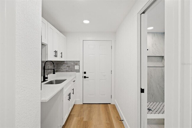 Photo - 2008 Oakwood Ave