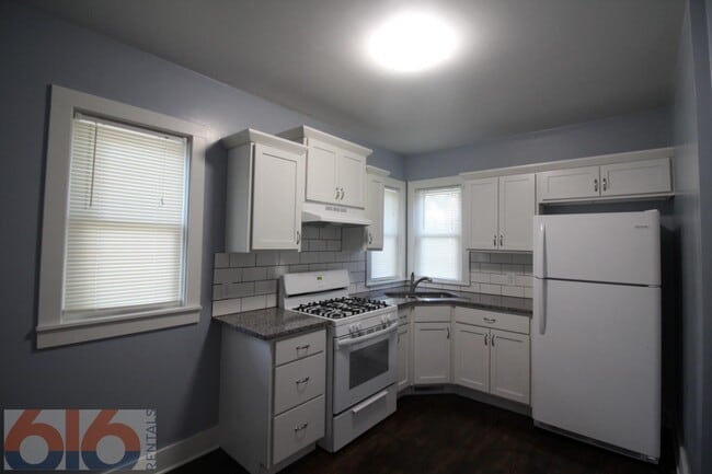 Photo - 116 Gold Ave SW