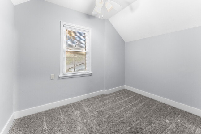Photo - 917 W 12th St